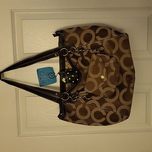 VINTAGE* COACH shoulder bag with chain pouch in front, this bag is HUGE